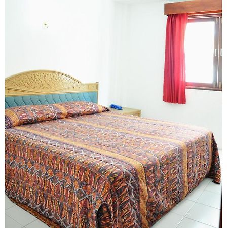 Highfive Guest House Pattaya Quarto foto